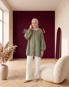 Oversize Strickcardigan Salbeigrün – Dreiviertelansicht