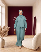 Crinkle-Abaya mit Schal Petrol – in Bewegung