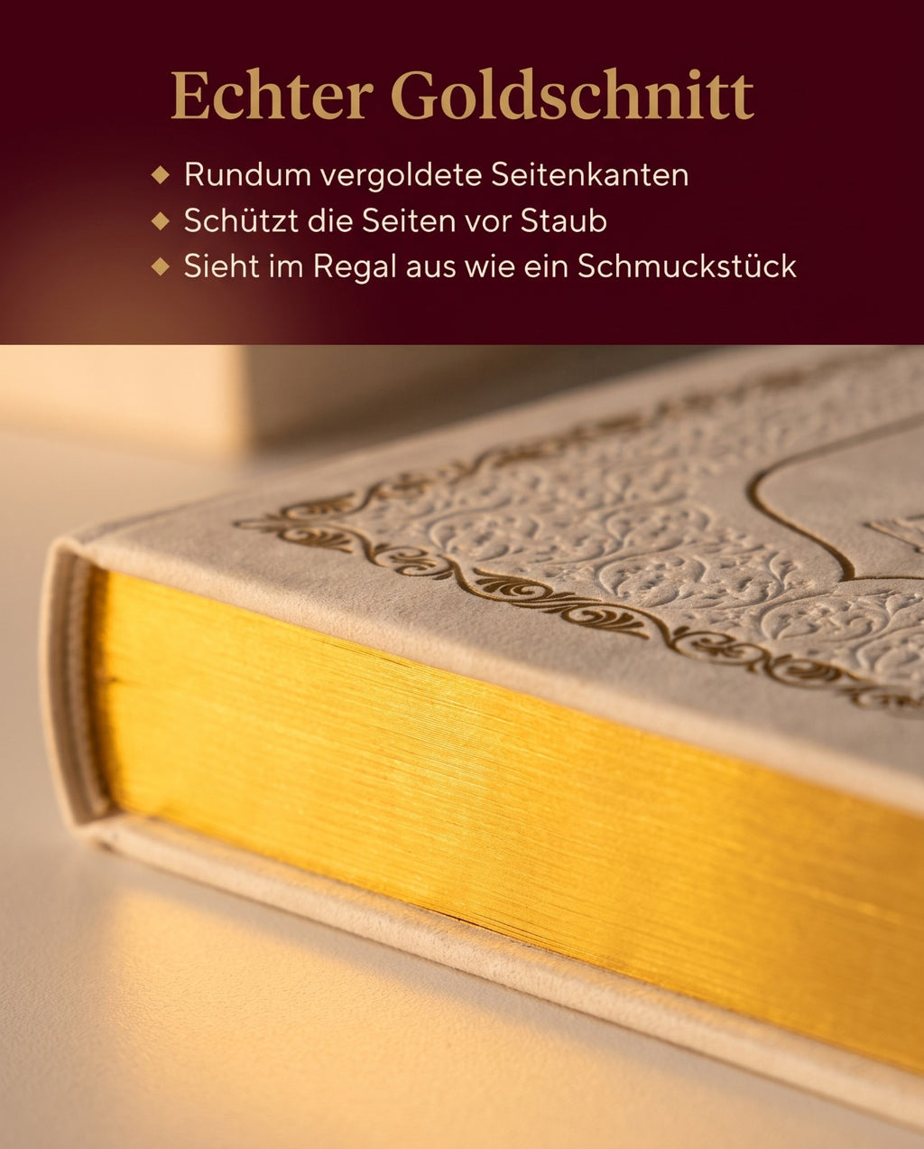 Aufgeschlagener Koran mit arabischem Text und deutscher Uebersetzung nebeneinander